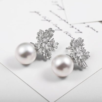Snowflake Pearl Earrings - Image 4